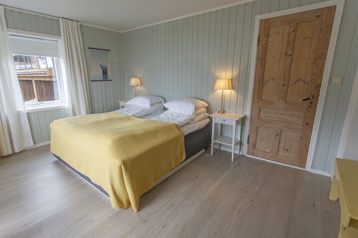 Room 2 of 18