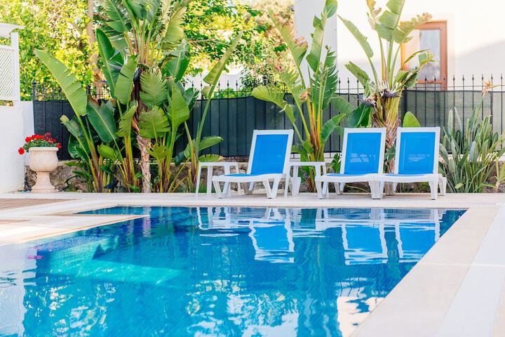 Pools & Facilities