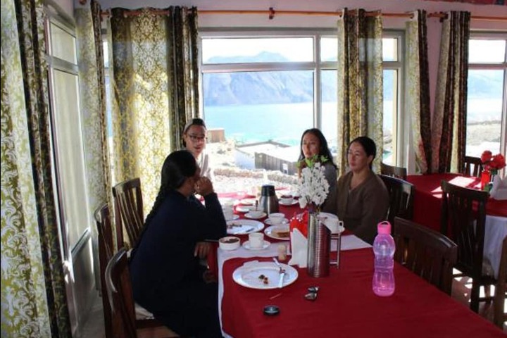 Dining 7 of 13