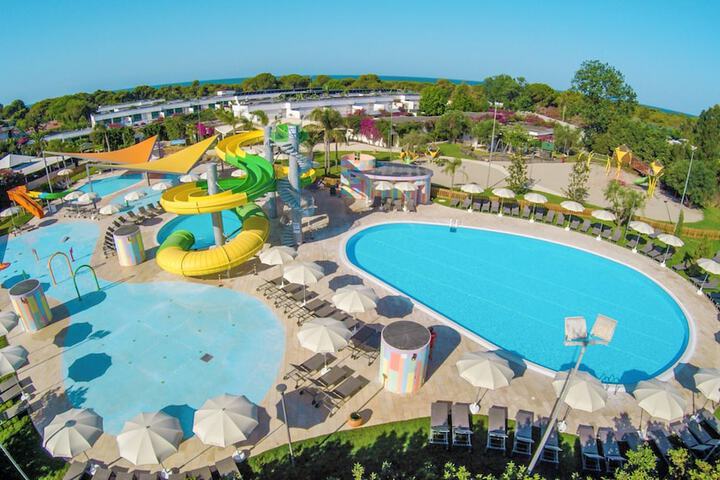 Hotel Pool