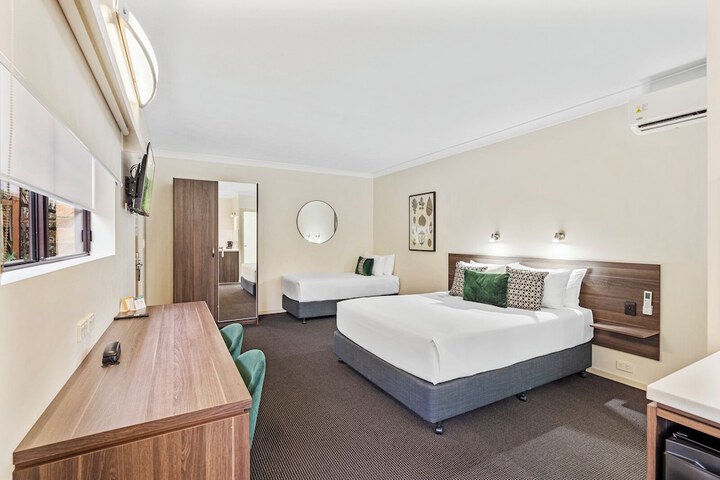 Room 7 of 90