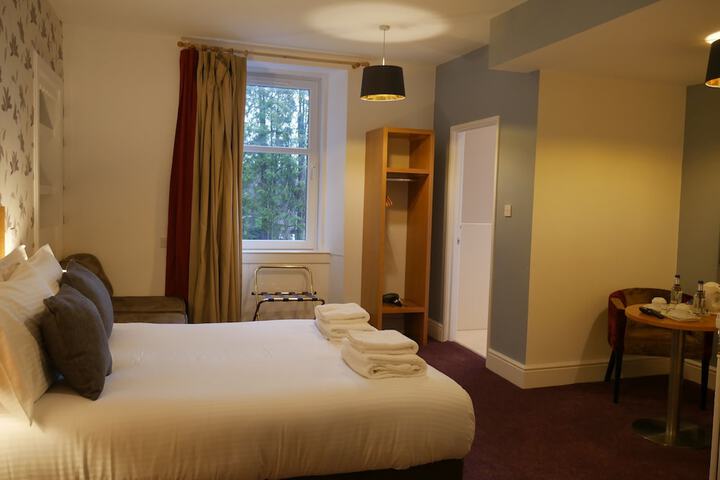 Room 10 of 65