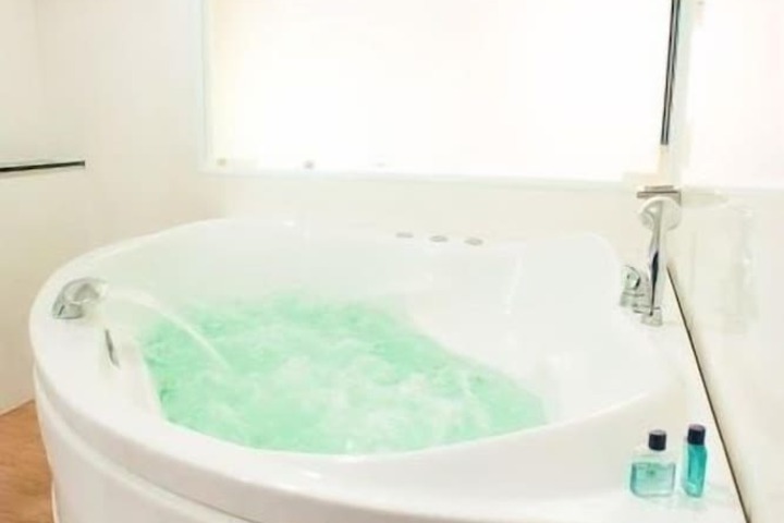 Jetted tub