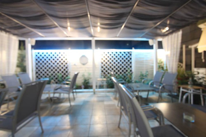 Dining 72 of 85