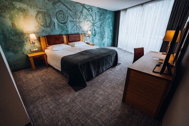 Room 60 of 176