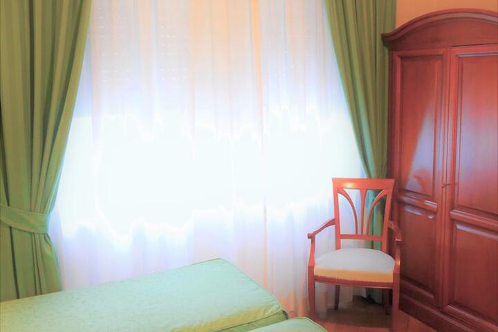 Room 35 of 201