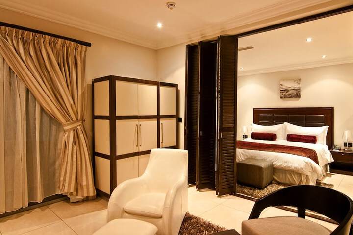 Room 4 of 37