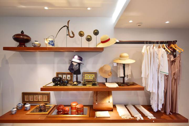 Gift Shop 102 of 188