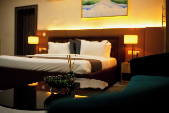 Room 10 of 82