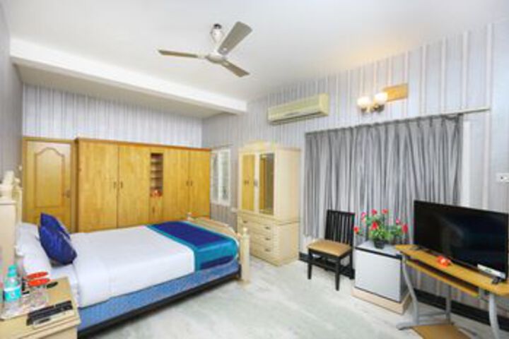 Room 9 of 26