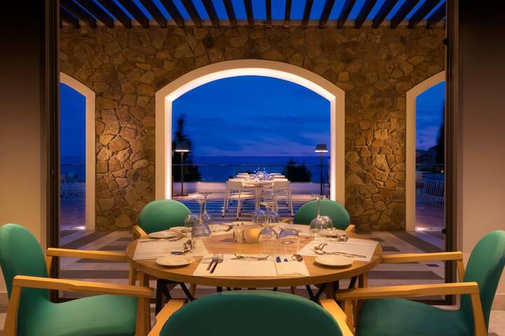 Dining 113 of 183