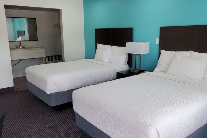 2 Double Beds (6 of 8)