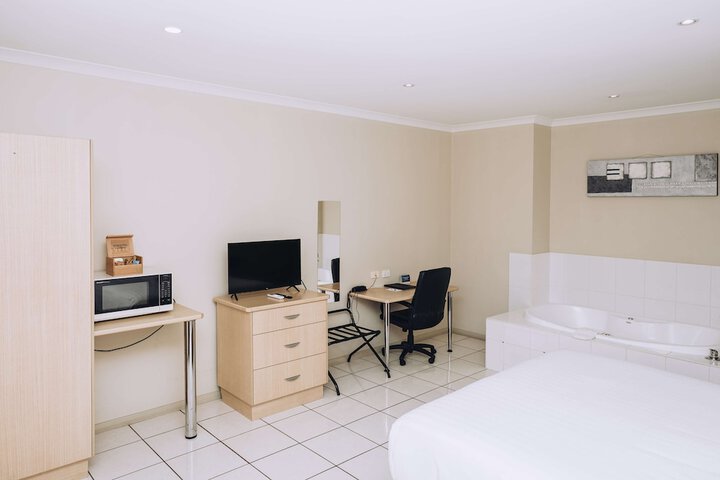 Room 21 of 77