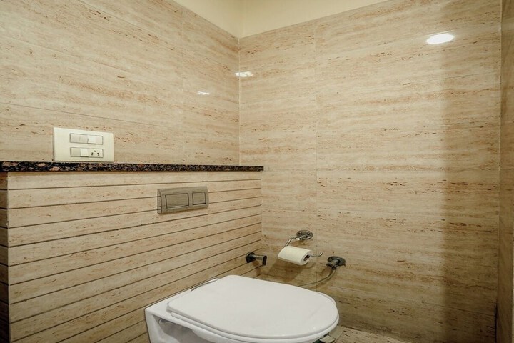 Room 54 of 80