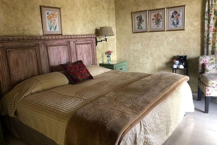 Room 5 of 12