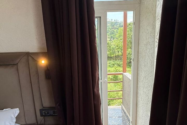 Room 9 of 28