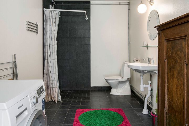 Room 4 of 25