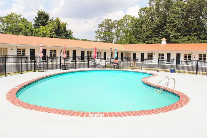Swimming pool at 7 Gables Motel Burnside Near Somerset US 27