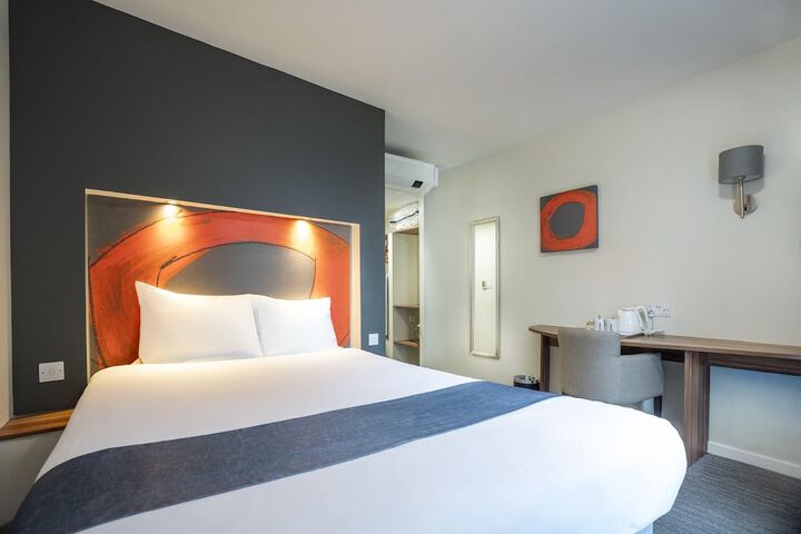 Room 21 of 36