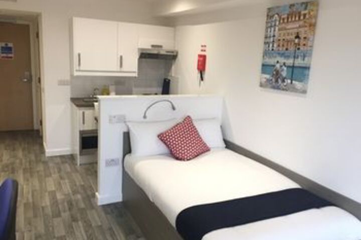 Room 8 of 34