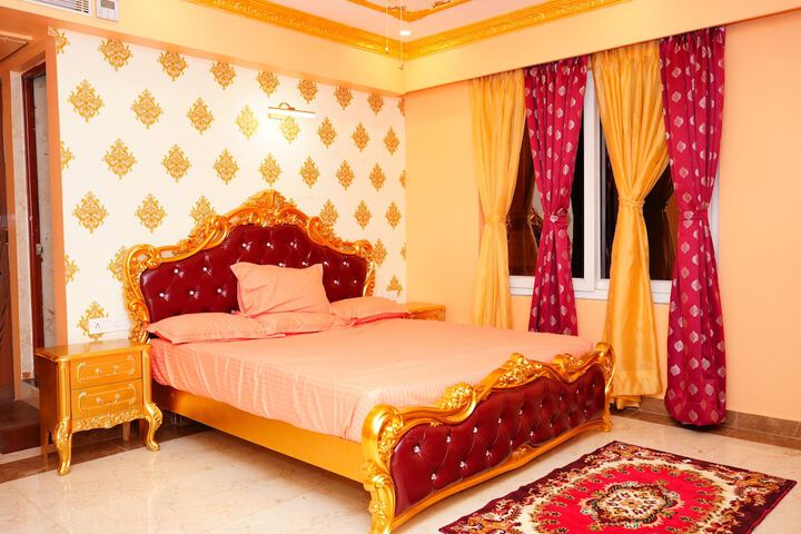 Room 4 of 32