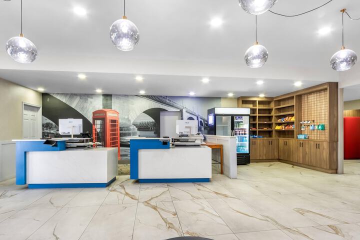 Entrance & Lobby
