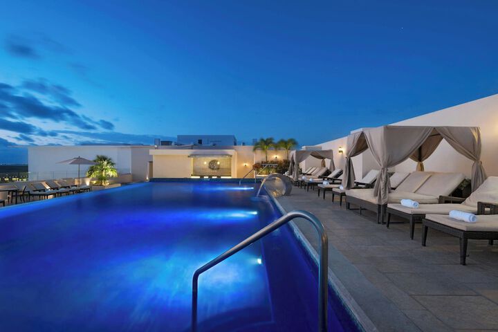 Hotel Pool