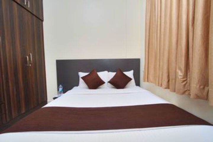 Room 10 of 18