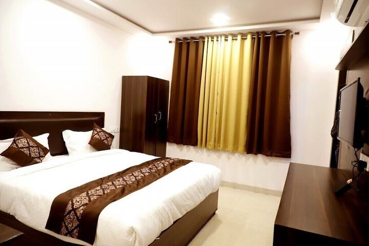 Room 25 of 37
