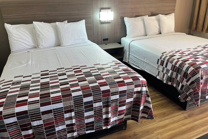 Deluxe 2 Queen Beds (7 of 12)