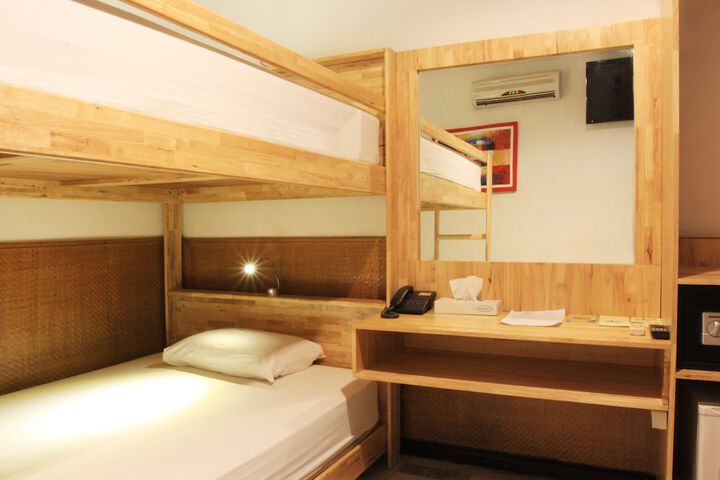 Room 14 of 40