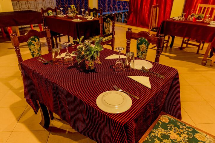 Dining 6 of 7