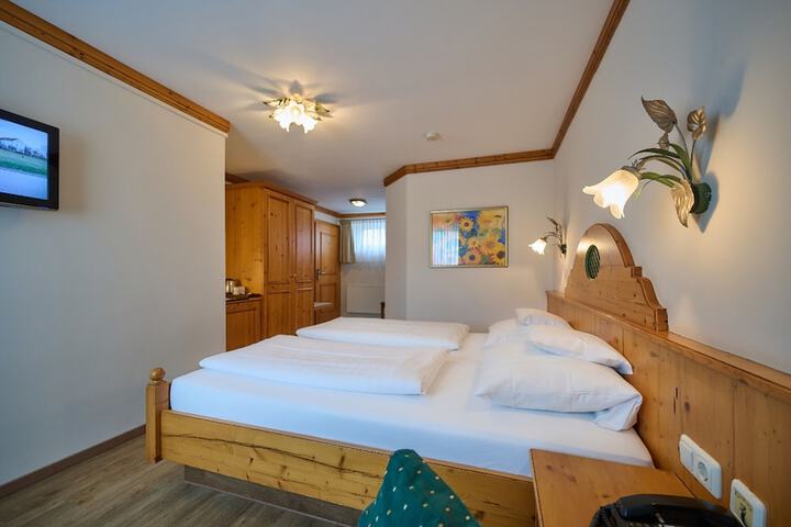 Room 35 of 106