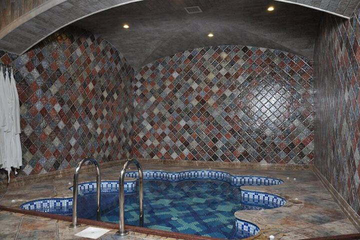 Pool 19 of 26