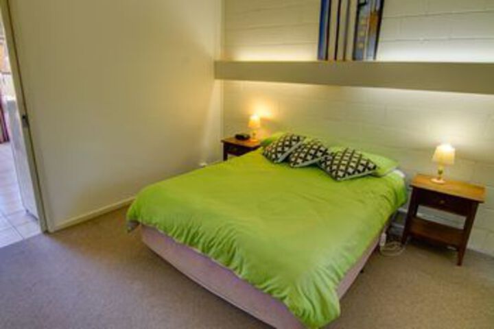 Room 6 of 9