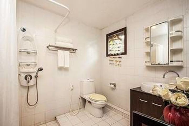 Room 3 of 28
