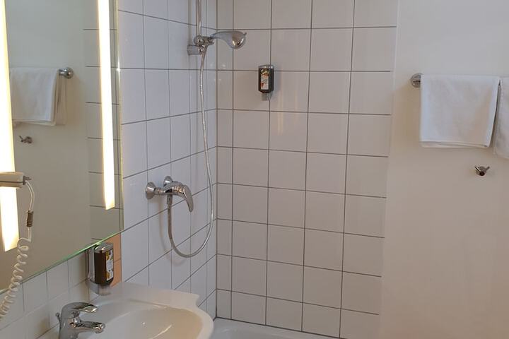 Room 48 of 82