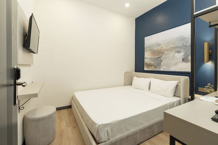 Room 42 of 111