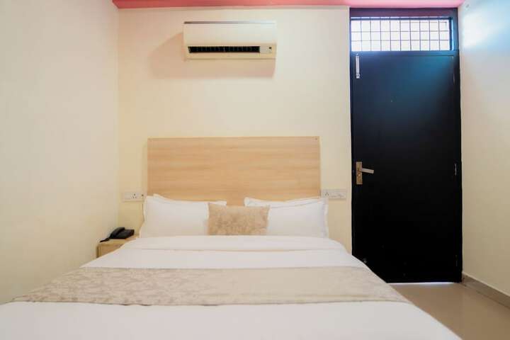 Room 11 of 25