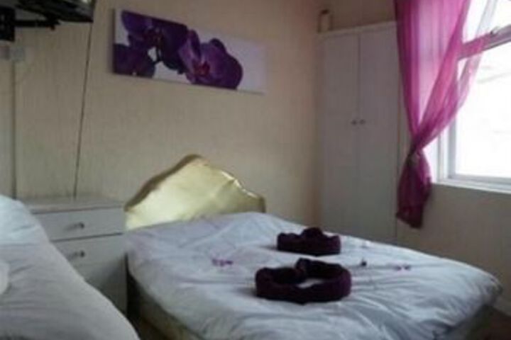 Room 5 of 10