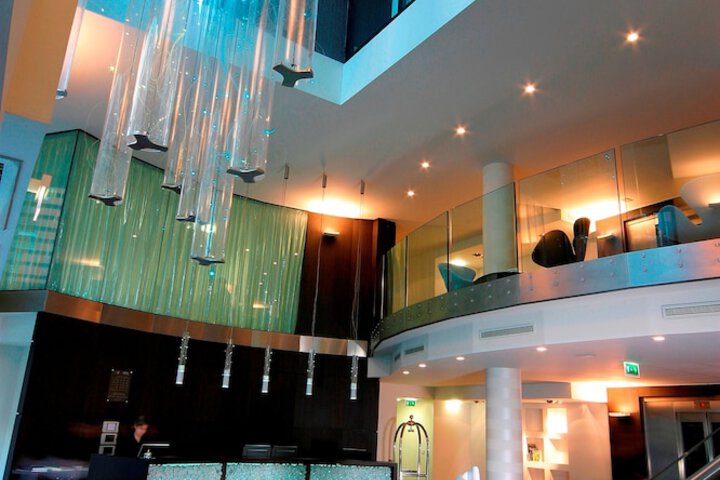 Entrance & Lobby