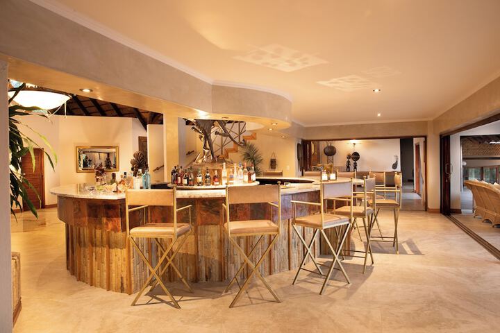 Lounge 14 of 17