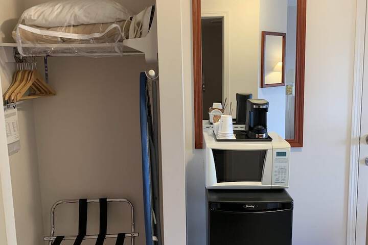 Breakfast/Coffee Service 23 of 39