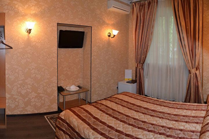 Room 17 of 28