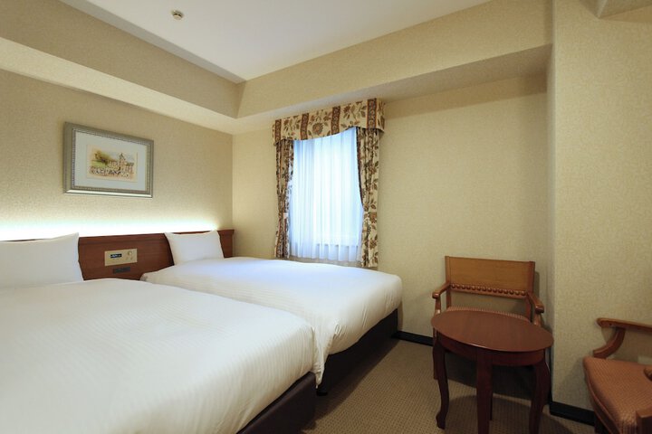 Room 9 of 11