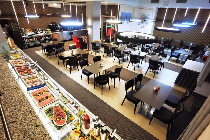 Dining 121 of 136