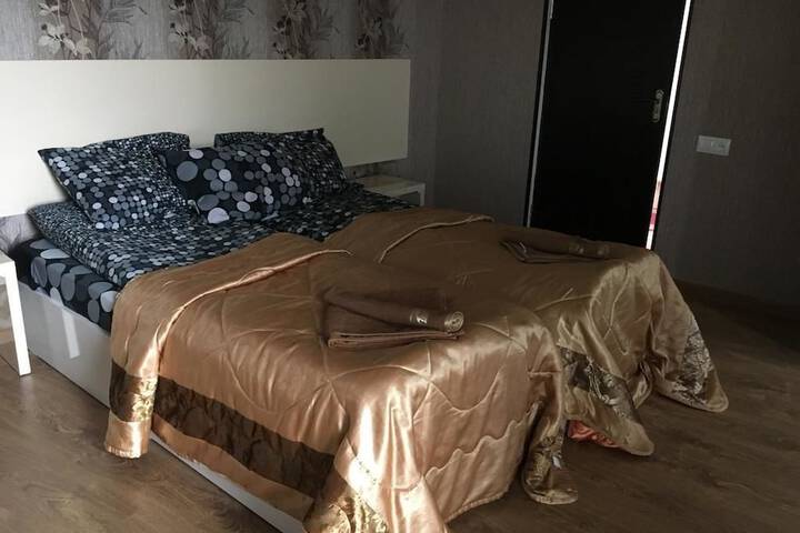 Room 6 of 33