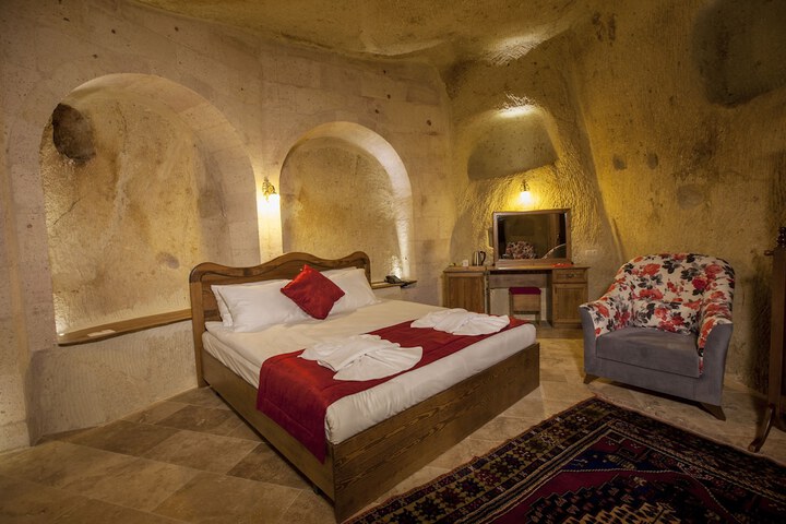 Room 4 of 83