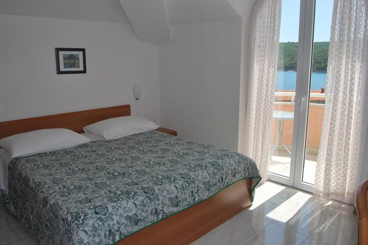 Room 5 of 57