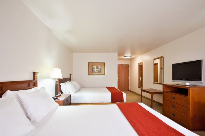 Room 8 of 28